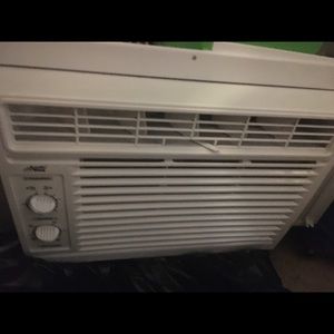 3 Air conditions.One new in box and the other two are two years old.